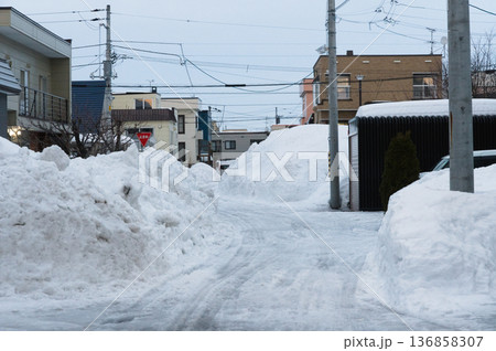 排雪されない住宅街 排雪されない住宅街 136858307