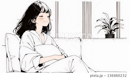 ソファでクッションを抱えてくつろぐ若い女性（シンプルな色使い）