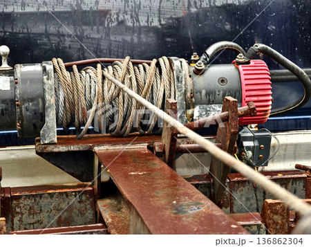 Rust covered winch with coiled rope under tension on the truck Rust covered winch with coiled rope under tension on the truck 136862304