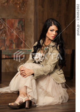 Nice female model posing indoor, fashion beauty portrait 136862802