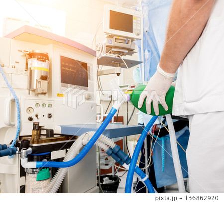 Pre oxygenation for general anesthesia in surgery room Pre oxygenation for general anesthesia in surgery room 136862920