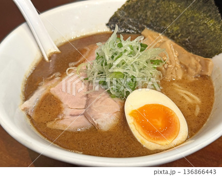 Delicious bowl of tonkotsu ramen with pork, egg, seaweed, and bamboo shoots Delicious bowl of tonkotsu ramen with pork, egg, seaweed, and bamboo shoots 136866443