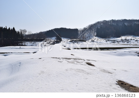 雪国の田園風景 山形県庄内 雪国の田園風景 山形県庄内 136868123