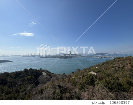 瀬戸大橋と海と山と島 瀬戸大橋と海と山と島 136868597