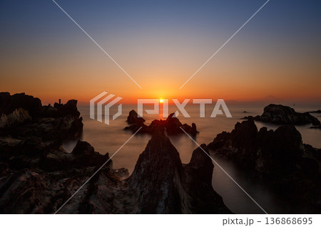 神奈川県横須賀市 荒崎海岸夕景 神奈川県横須賀市 荒崎海岸夕景 136868695
