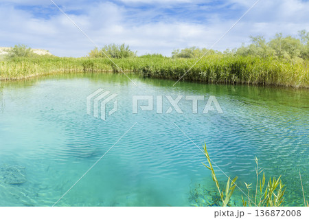 カザフスタン・ウスチュルト台地の天然湧泉 / Mangystau, Kazakhstan 136872008