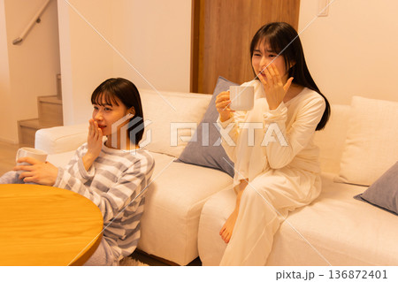 ホテル女子会 パジャマ 映画 ホテル女子会 パジャマ 映画 136872401
