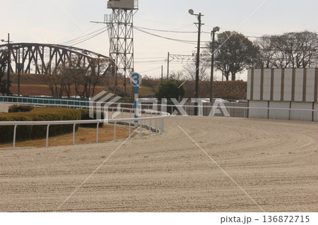 笠松競馬場のダートコースと名鉄の橋 笠松競馬場のダートコースと名鉄の橋 136872715