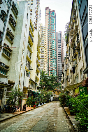 香港　路地裏 136872723