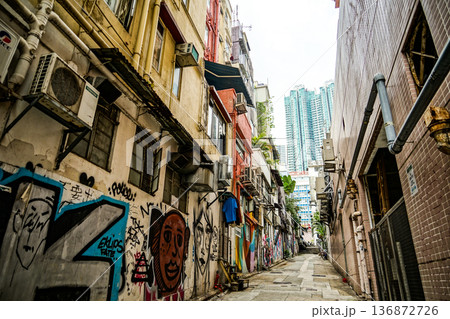 香港　路地裏 136872726
