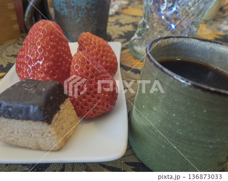 心ほどける、苺とコーヒーの贅沢な休息 136873033