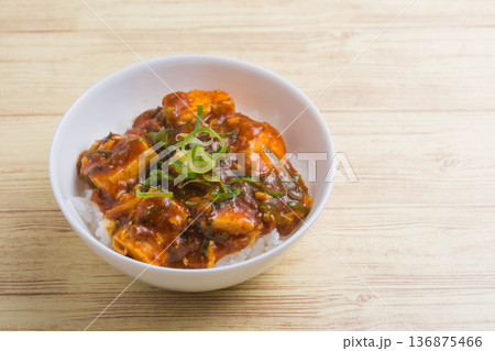ピリ辛のマーボー丼 ピリ辛のマーボー丼 136875466