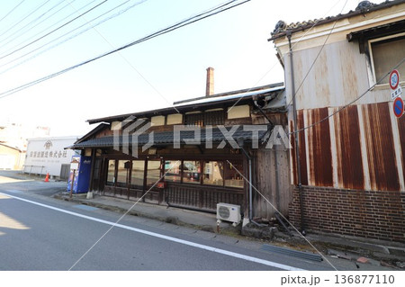 旧中山道沿いの老舗醤油店　岡醬油醸造株式会社（群馬県高崎市常磐町）　　 136877110