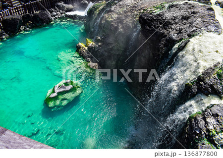 【群馬】草津温泉　湯畑 136877800