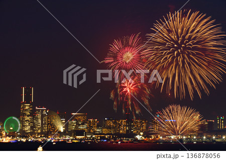 みなとみらいスマートフェスティバルの花火 136878056