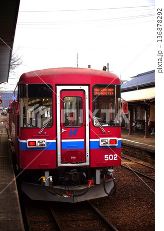 長良川鉄道の風景 関駅(ナガラ502型) 長良川鉄道の風景 関駅(ナガラ502型) 136878292