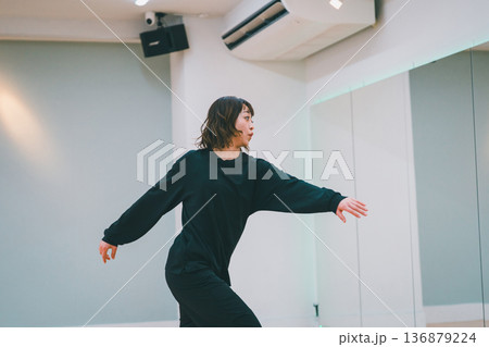 dance practice 136879224