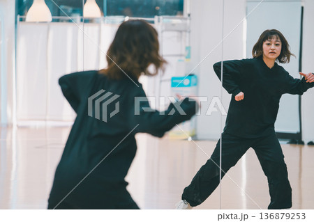 dance practice 136879253