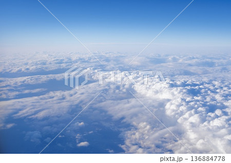 飛行機から見た風景 136884778