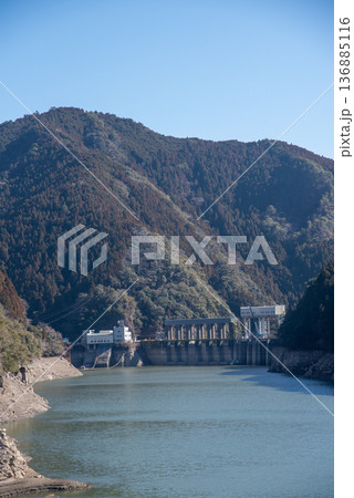 渇水の長安口ダム 渇水の長安口ダム 136885116