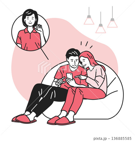 スマホで友人と会話しているカップル 136885585
