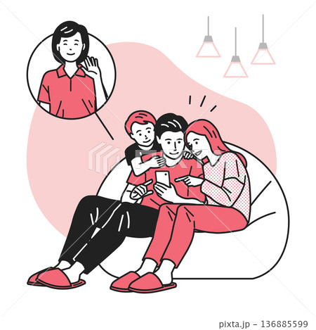 スマホで友人と会話している家族 136885599