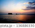 古座浦の日の出　【和歌山県串本町】 136886330