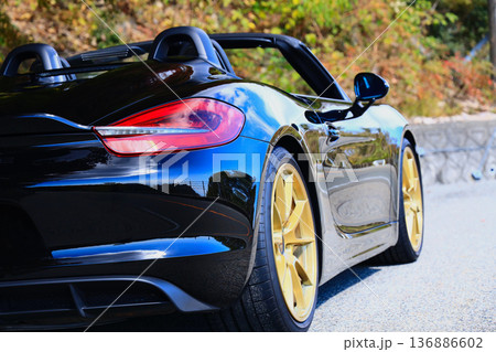 艶々の黒いオープンカー 艶々の黒いオープンカー 136886602