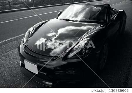 艶々の黒いオープンカー 艶々の黒いオープンカー 136886603