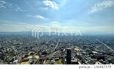 大阪府大阪市阿倍野区のあべのハルカスの屋上階からの風景 136887379