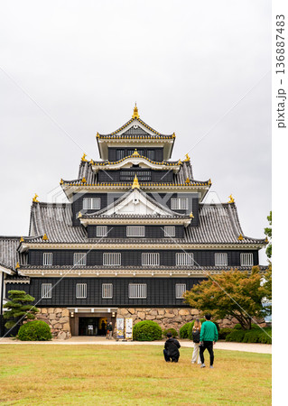 岡山城（国指定の史跡　別名：烏城、金烏城）天守（外観復元） 136887483