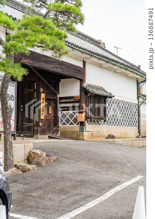 林原美術館（生坂藩邸移築向屋敷門）刀剣、鎧などの古美術コレクション（国宝、重要文化財の展示） 136887491