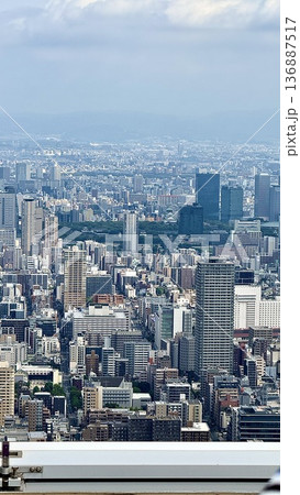 大阪府大阪市阿倍野区のあべのハルカスの屋上からの風景 大阪府大阪市阿倍野区のあべのハルカスの屋上からの風景 136887517