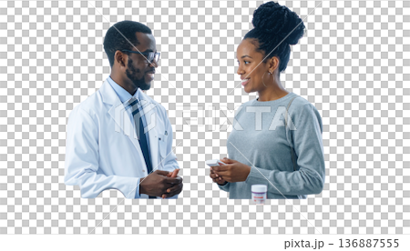 藥劑師在藥局櫃檯為顧客提供諮詢－醫療保健和用藥建議概念 136887555