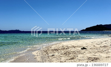 沖縄県慶良間諸島安慶名敷島の海岸 沖縄県慶良間諸島安慶名敷島の海岸 136889727
