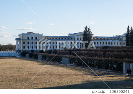 Historic Mansion Surrounded by Manicured Gardens on a Clear Day in Early Spring 136890241