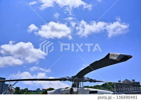 【神奈川】横須賀　海上自衛隊ヘリコプターのプロペラ 136890491