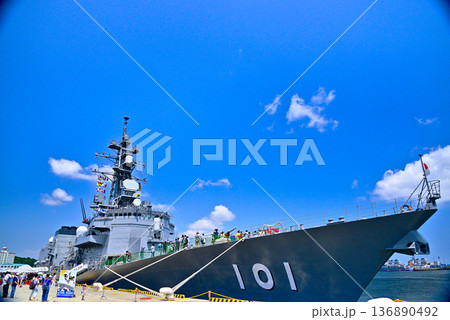 【神奈川】横須賀　海上自衛隊公開日のイージス艦 136890492