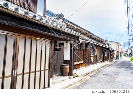 初秋の引田の街並み 通りと古民家2 香川県東かがわ市 初秋の引田の街並み 通りと古民家2 香川県東かがわ市 136891218