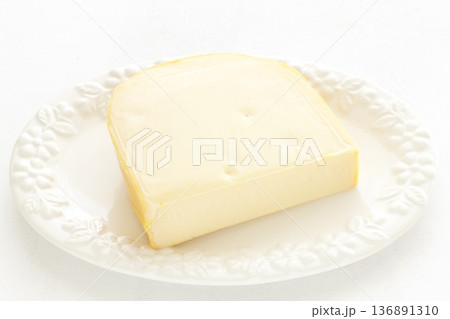 カットしたゴーダチーズ 136891310