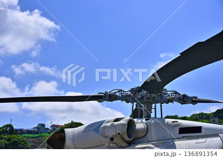 【神奈川】横須賀　海上自衛隊ヘリコプターのプロペラ 136891354