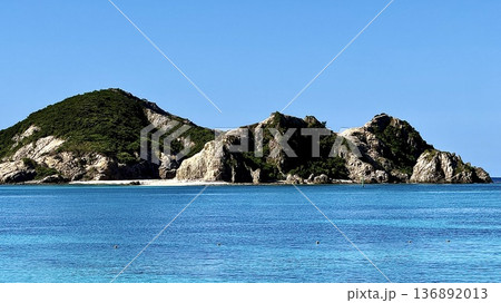 沖縄県慶良間諸島渡嘉敷島の阿波連ビーチ 沖縄県慶良間諸島渡嘉敷島の阿波連ビーチ 136892013