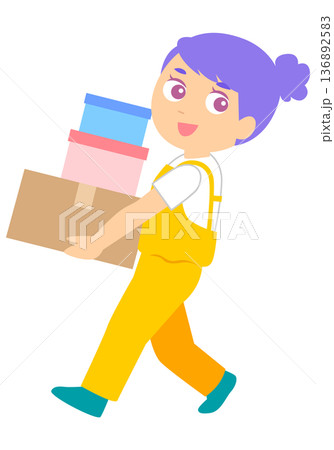 引っ越しで荷物を運んでいる女性 136892583