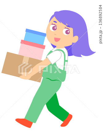 引っ越しで荷物を運んでいる女性 136892584