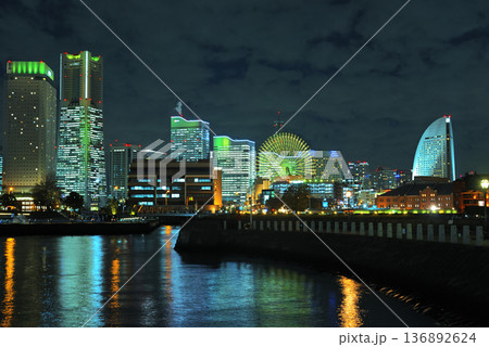 横浜みなとみらい　夜景 136892624