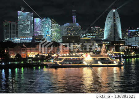 横浜みなとみらい　夜景 136892625