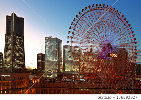 横浜みなとみらい　夜景 136892827