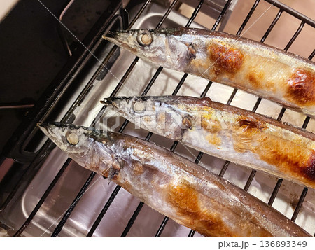 サンマの塩焼き 秋の味覚の定番魚料理 サンマの塩焼き 秋の味覚の定番魚料理 136893349