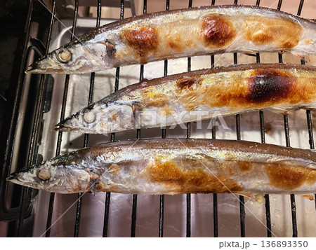 サンマの塩焼き 秋の味覚の定番魚料理 サンマの塩焼き 秋の味覚の定番魚料理 136893350