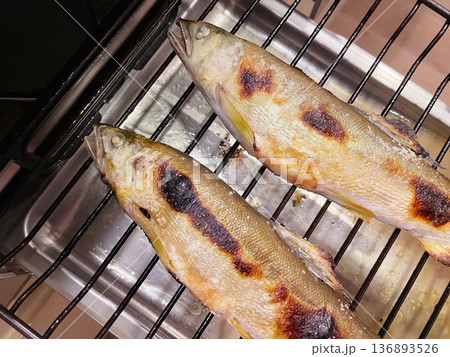 鮎の塩焼き 136893526